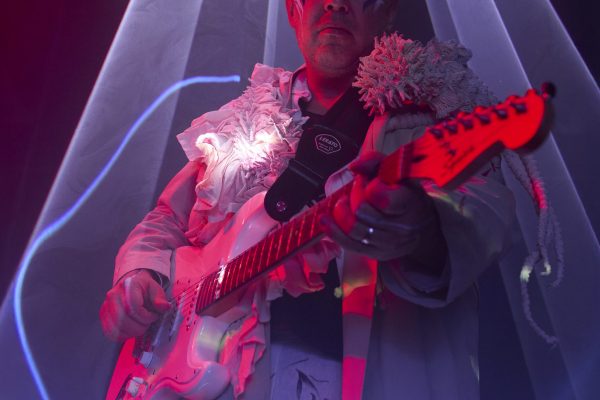 20251027_Mountains_Seas_show_light_c1_1189_gen_exp