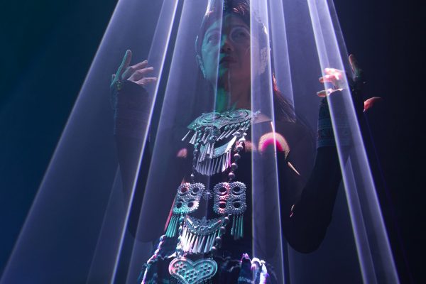 20251027_Mountains_Seas_show_light_c1_p2_2358_spot_curve50